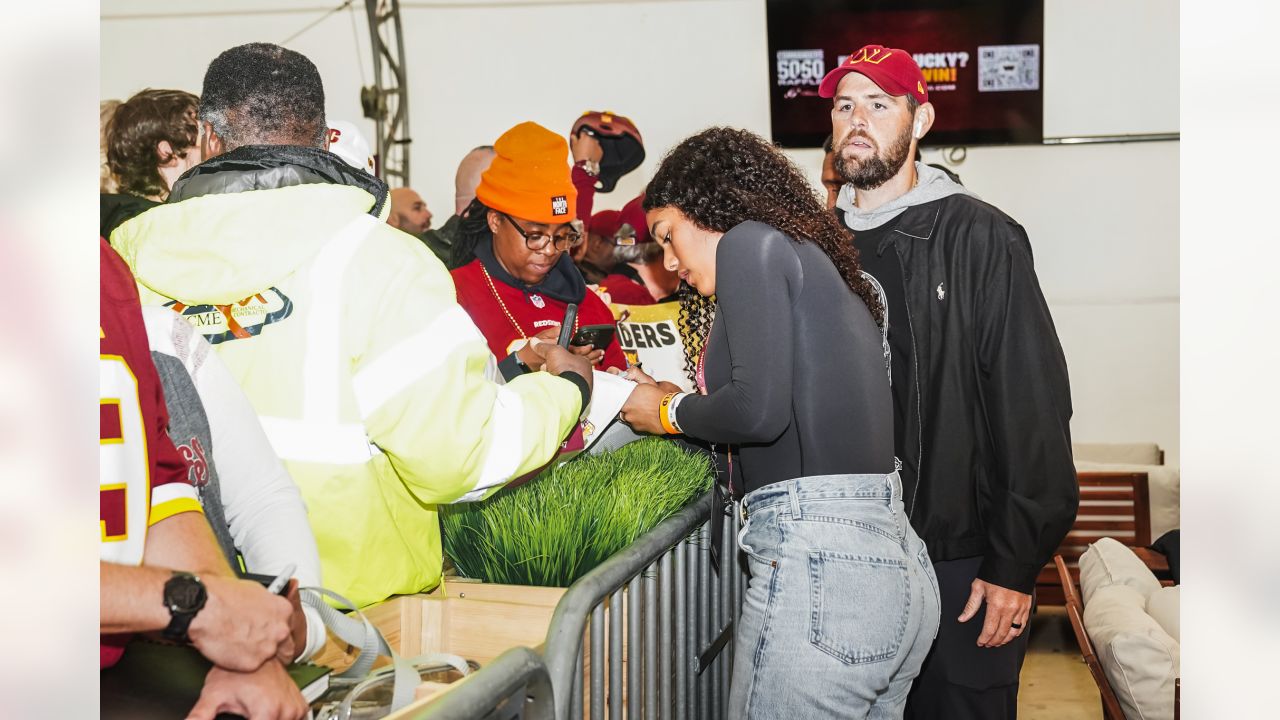 PHOTOS  Washington Legends mingle with fans during Alumni Homecoming