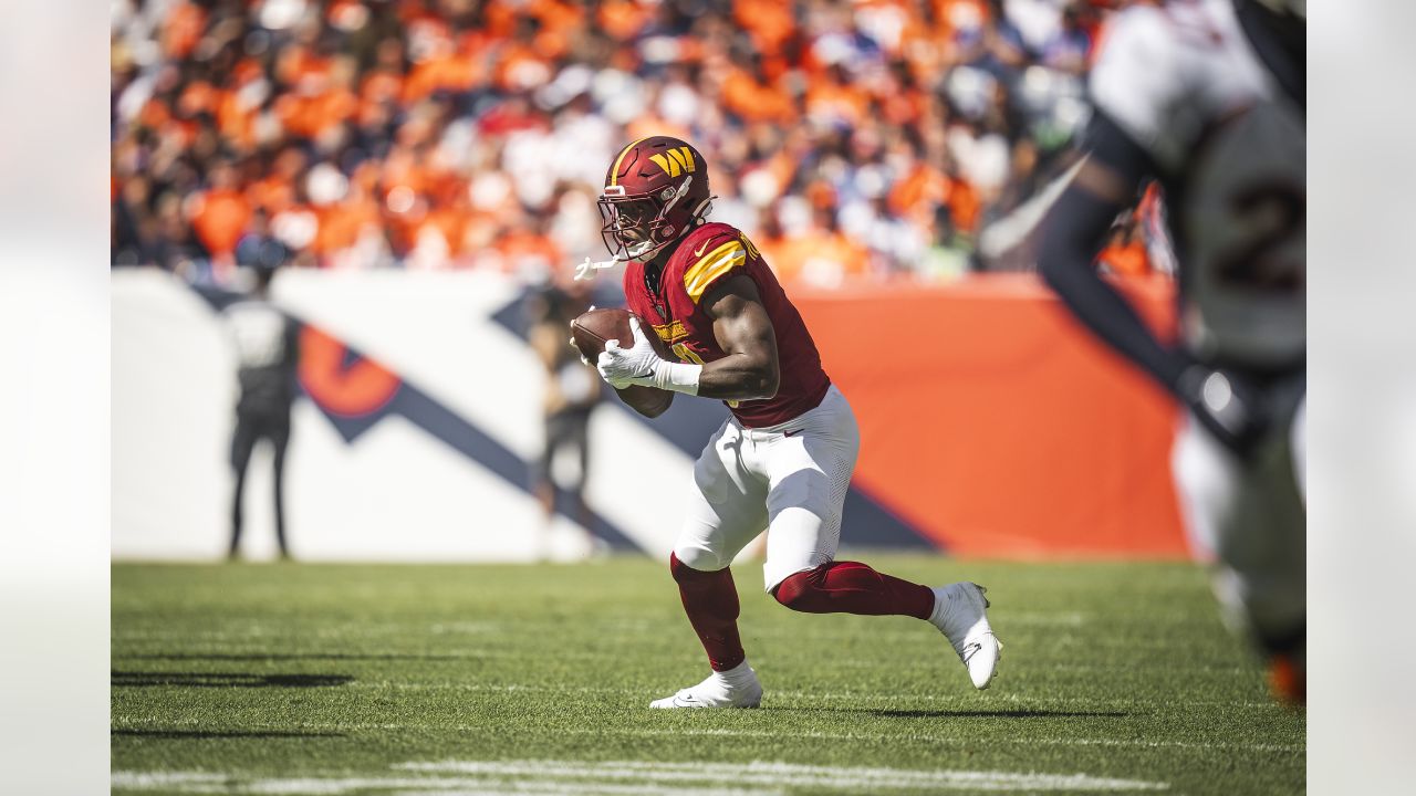 Washington Commanders defensive tackle Daron Payne (94) in the second half  of an NFL football game Sunday, Sept. 17, 2023, in Denver. (AP Photo/David  Zalubowski Stock Photo - Alamy