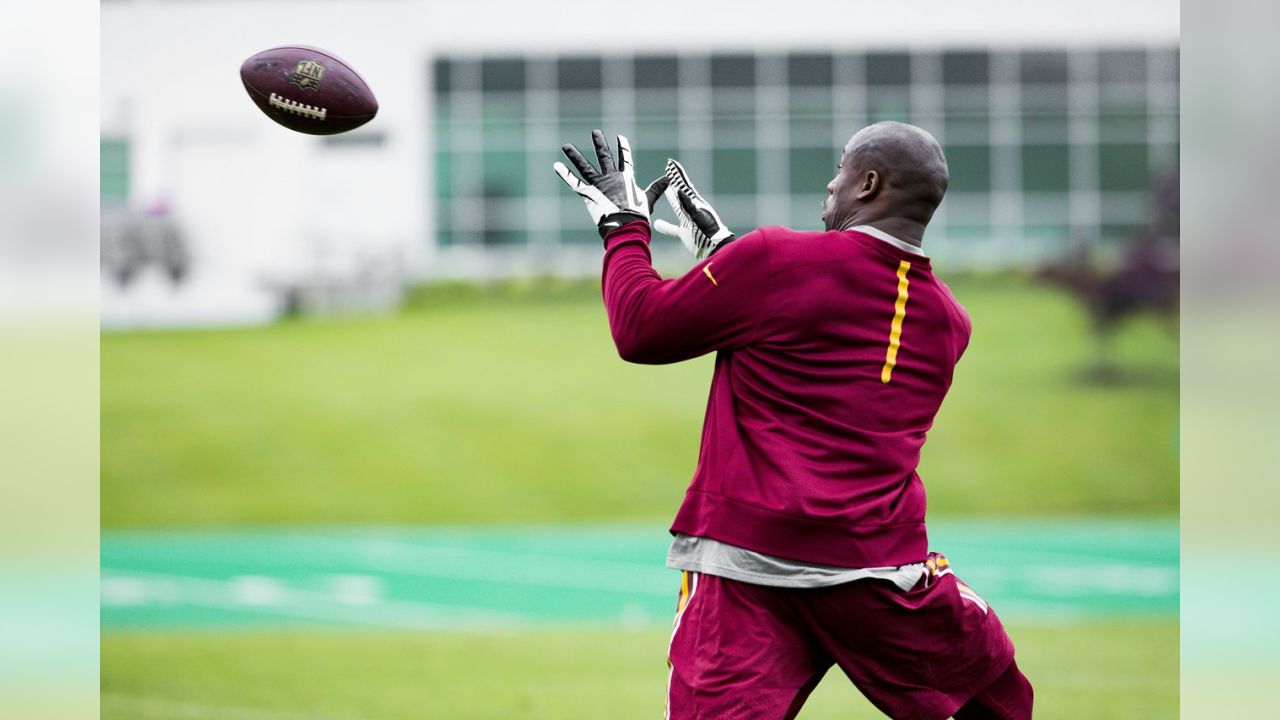 Former Maryland TE Vernon Davis signs with Washington, per report - Testudo  Times