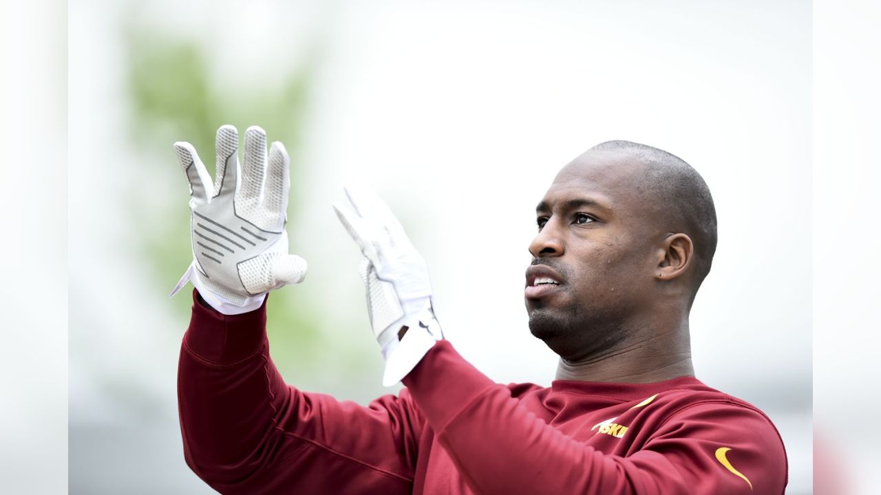 Redskins TE Vernon Davis brings his life experience to bear for