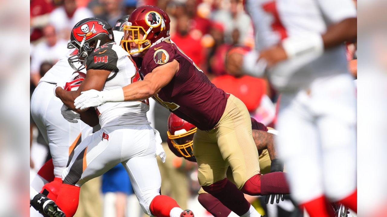 Washington Redskins LB Ryan Kerrigan hurts elbow 