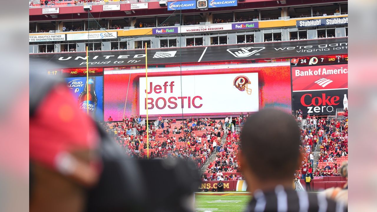 Jeff Bostic Inducted Into Redskins Ring Of Fame At Halftime