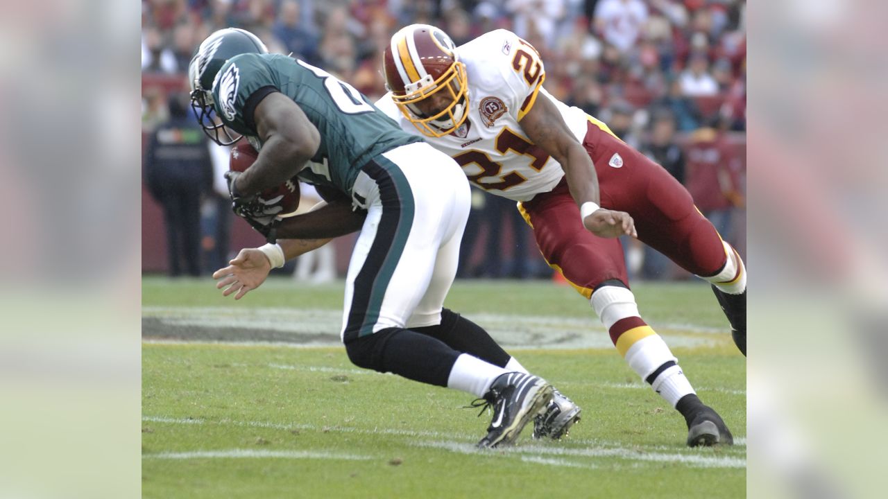 05 December 2010: Washington Redskins tight end Chris Cooley (47) carries  the ball during the second half of the game at the New Meadowlands Stadium  in East Rutherford, NJ. The Giants defeated