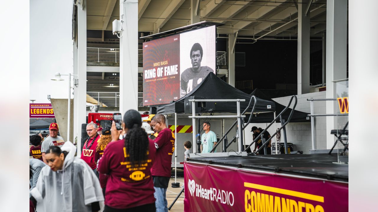 Washington Commanders to induct Mike Bass into Ring of Fame during 2022  season opener