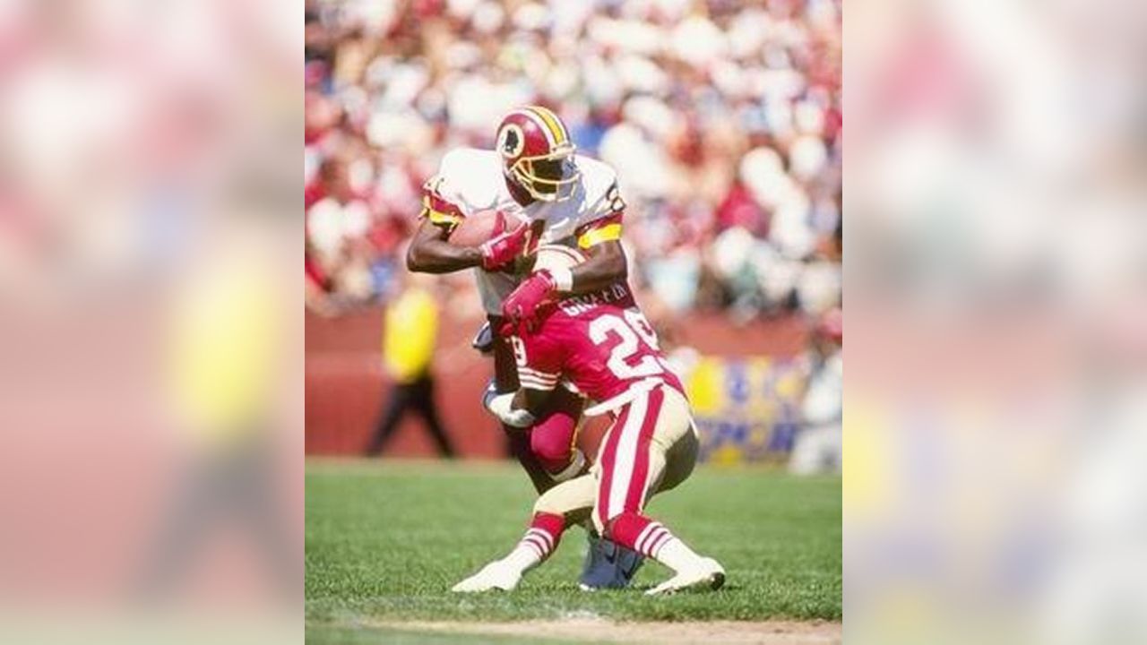 Rear view of Washington Redskins QB Doug Williams limping off field News  Photo - Getty Images