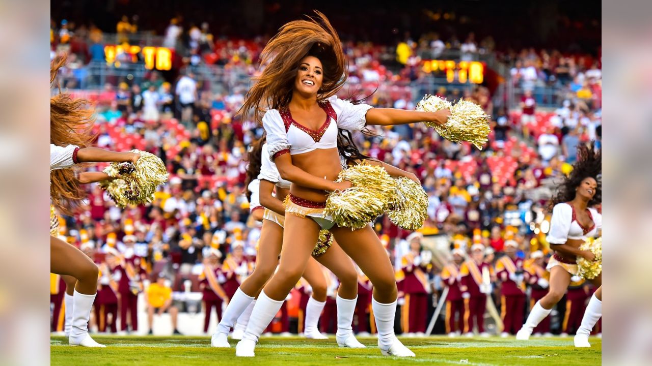 3,105 Washington Redskins Cheerleader Stock Photos, High-Res Pictures, and  Images - Getty Images