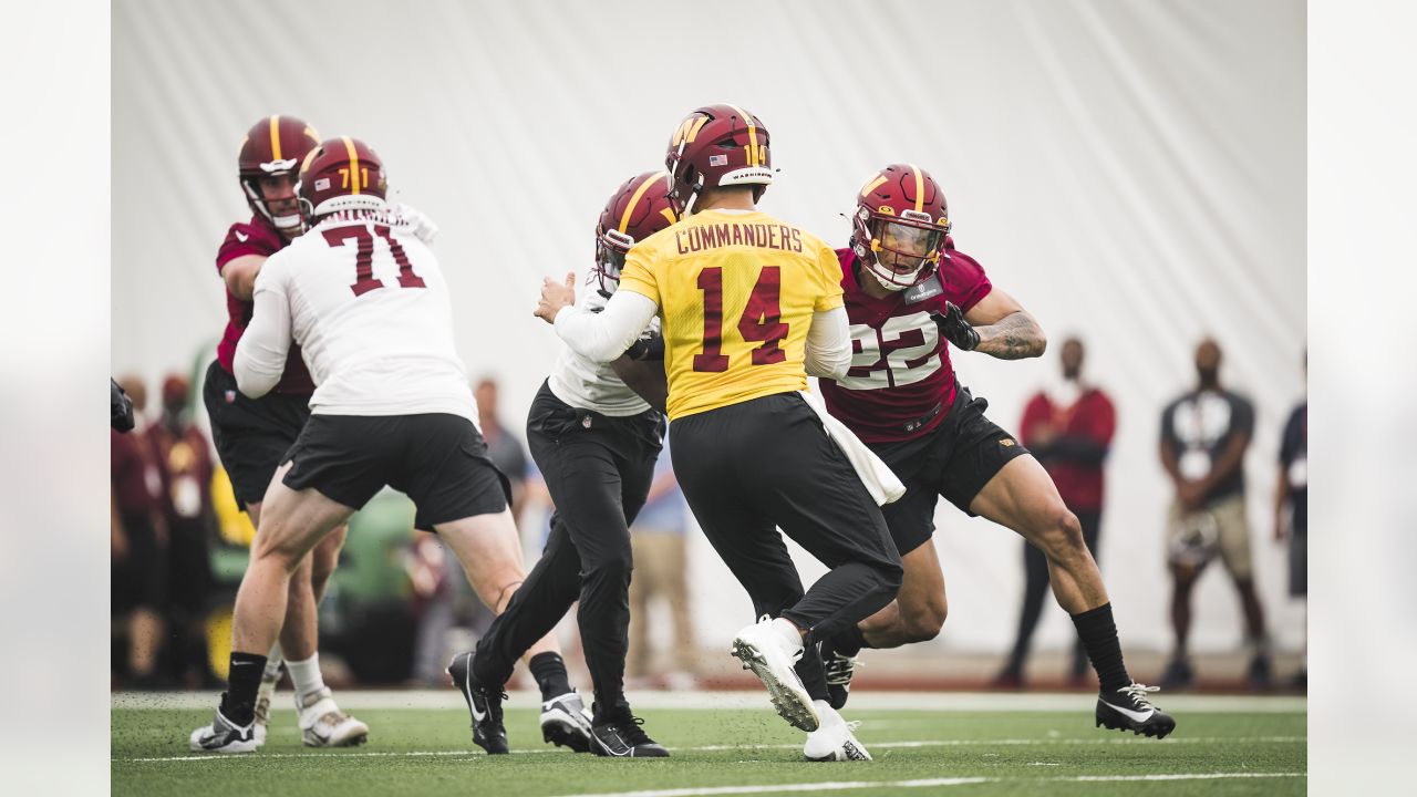 Jacoby Brissett providing Sam Howell with guidance amid QB competition