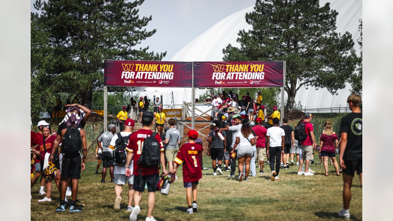 Fans flock to Commanders open practice at training camp