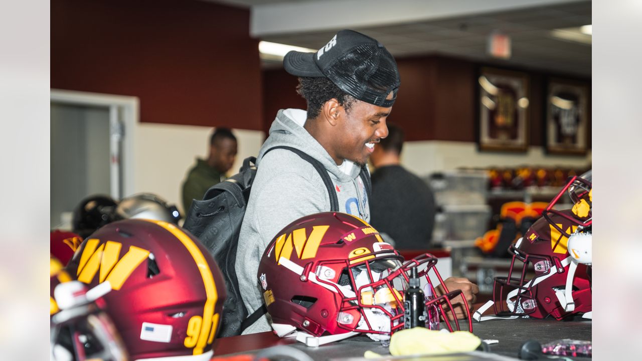 Commanders rookie Christian Holmes can look to William Jackson to get in  the zone - The Athletic