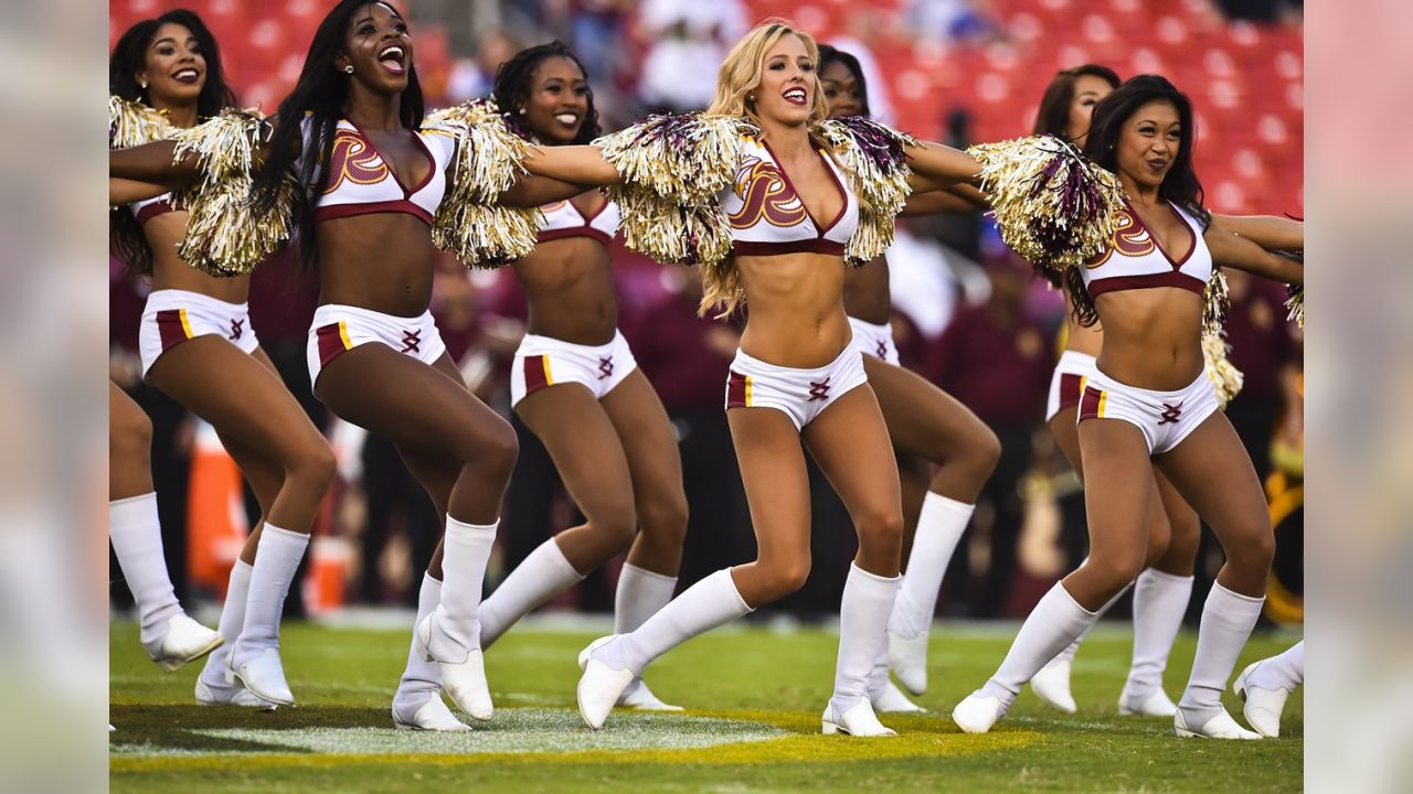 3,183 Washington Redskins Cheerleaders Stock Photos, High-Res Pictures, and  Images - Getty Images