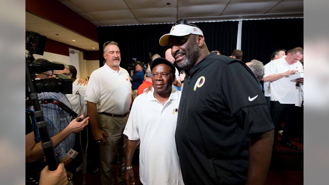 Redskins replacement players finally get their Super Bowl rings and a new  T-shirt! - Hogs Haven