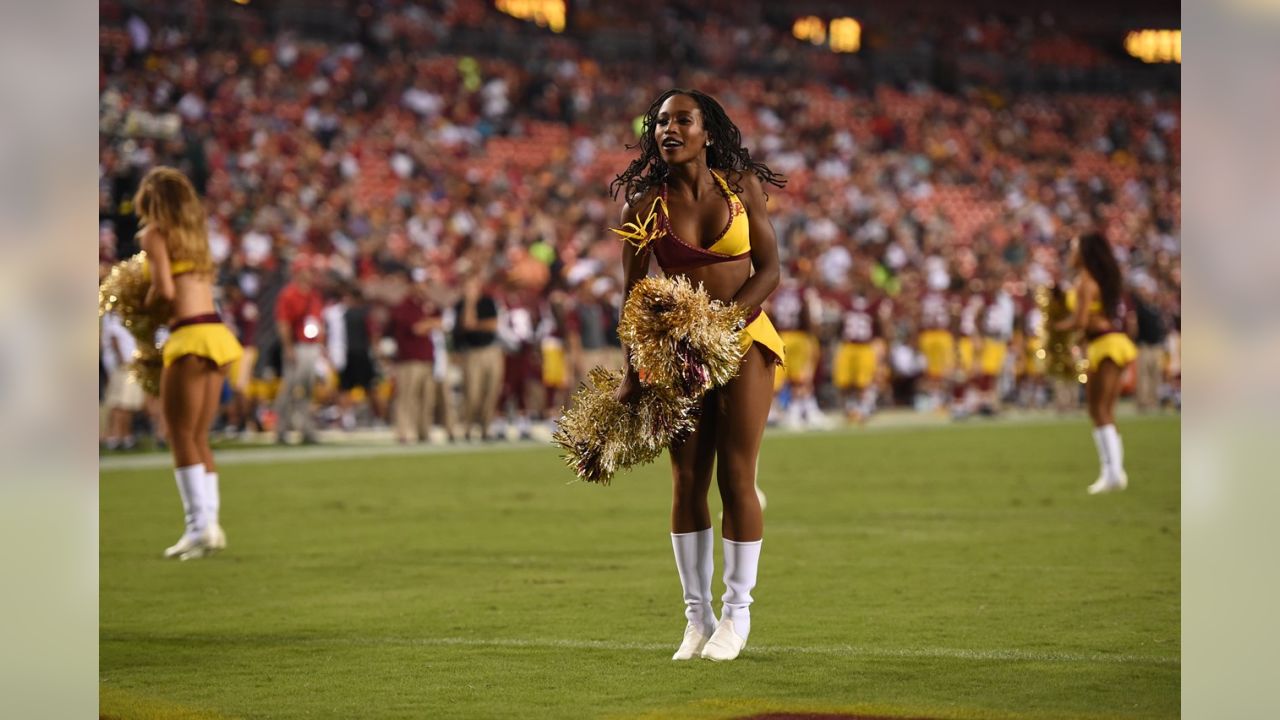 Cheerleaders On Gameday: Pittsburgh Steelers