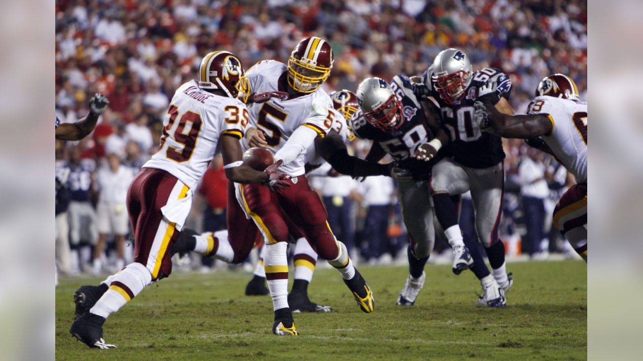 Washington Redskins Stephen Bowen celebrates with Barry Cofield