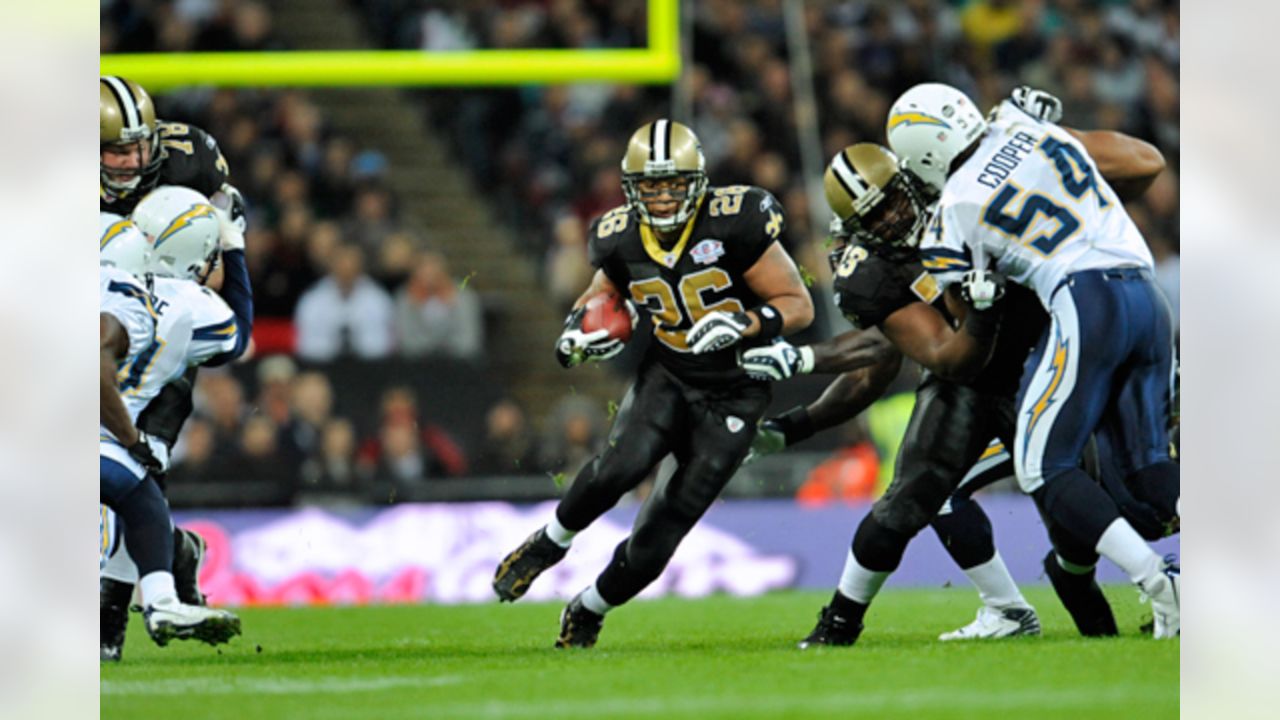 Deuce McAllister re-signs with the New Orleans Saints; DT Leisle