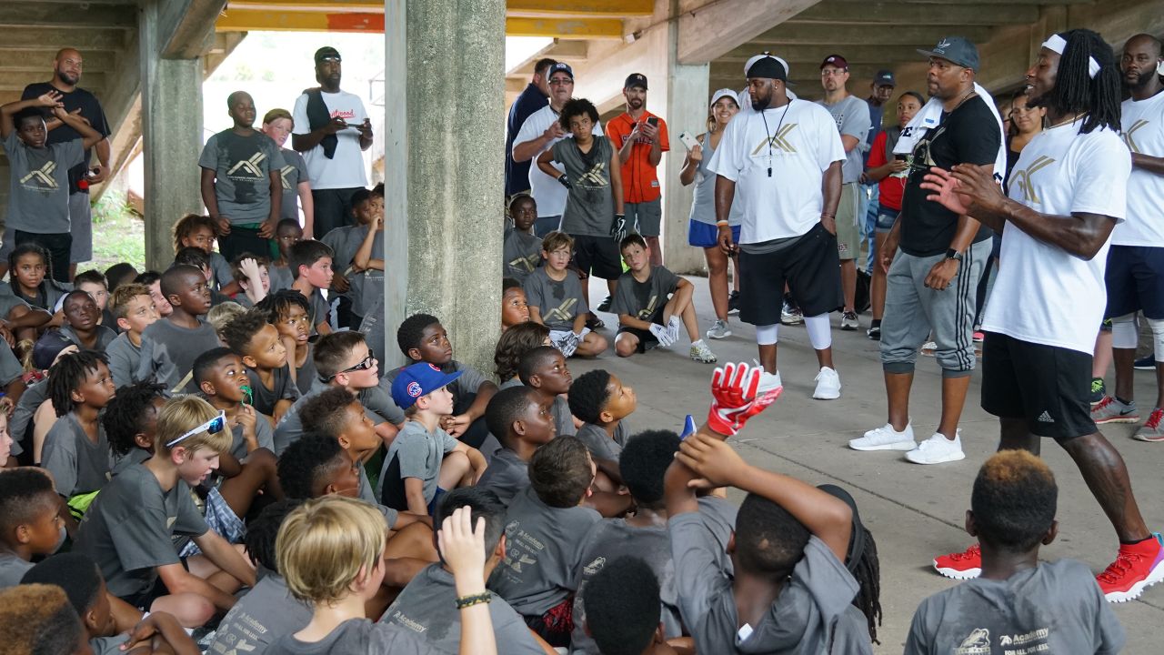 Saints Alvin Kamara hosts local football camp