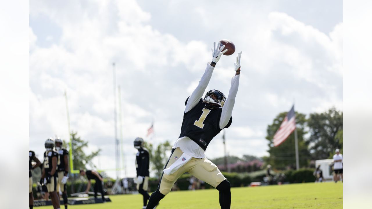 New Orleans Saints cornerback Alontae Taylor (27) during an NFL football  game against the Los Angeles Rams, Sunday, Nov. 20, 2022, in New Orleans.  (AP Photo/Tyler Kaufman Stock Photo - Alamy