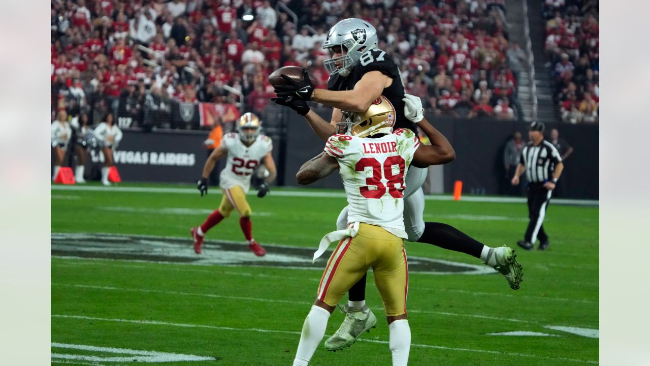 Derek Carr raves about Saints TE Foster Moreau, comeback year loading