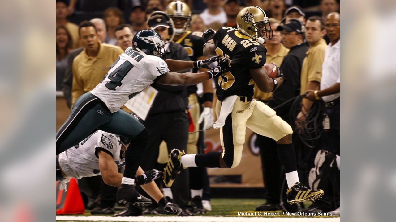 Photo: Preseason New Orleans Saints Reggie Bush rushes against New England  Patriots at Gillette Stadium - BOS2010081208 