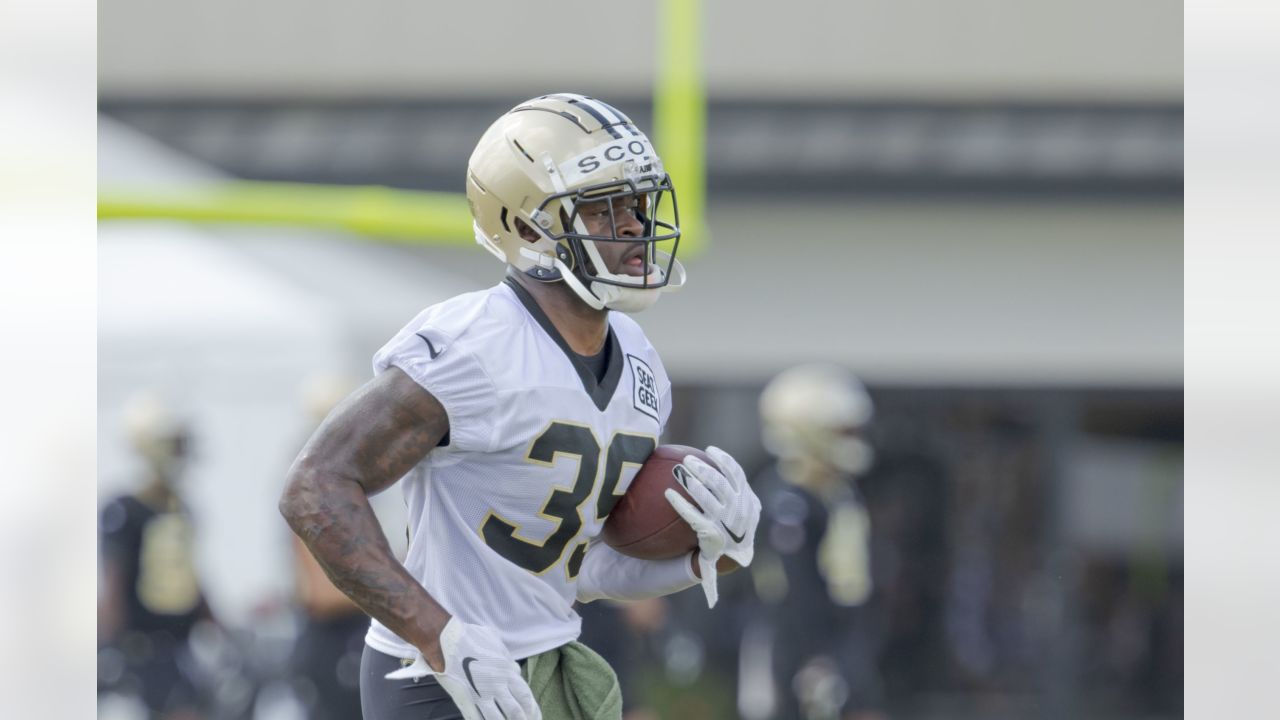 Can't-Miss Play: New Orleans Saints wide receiver Marquez Callaway makes  INSANE one-handed TD catch