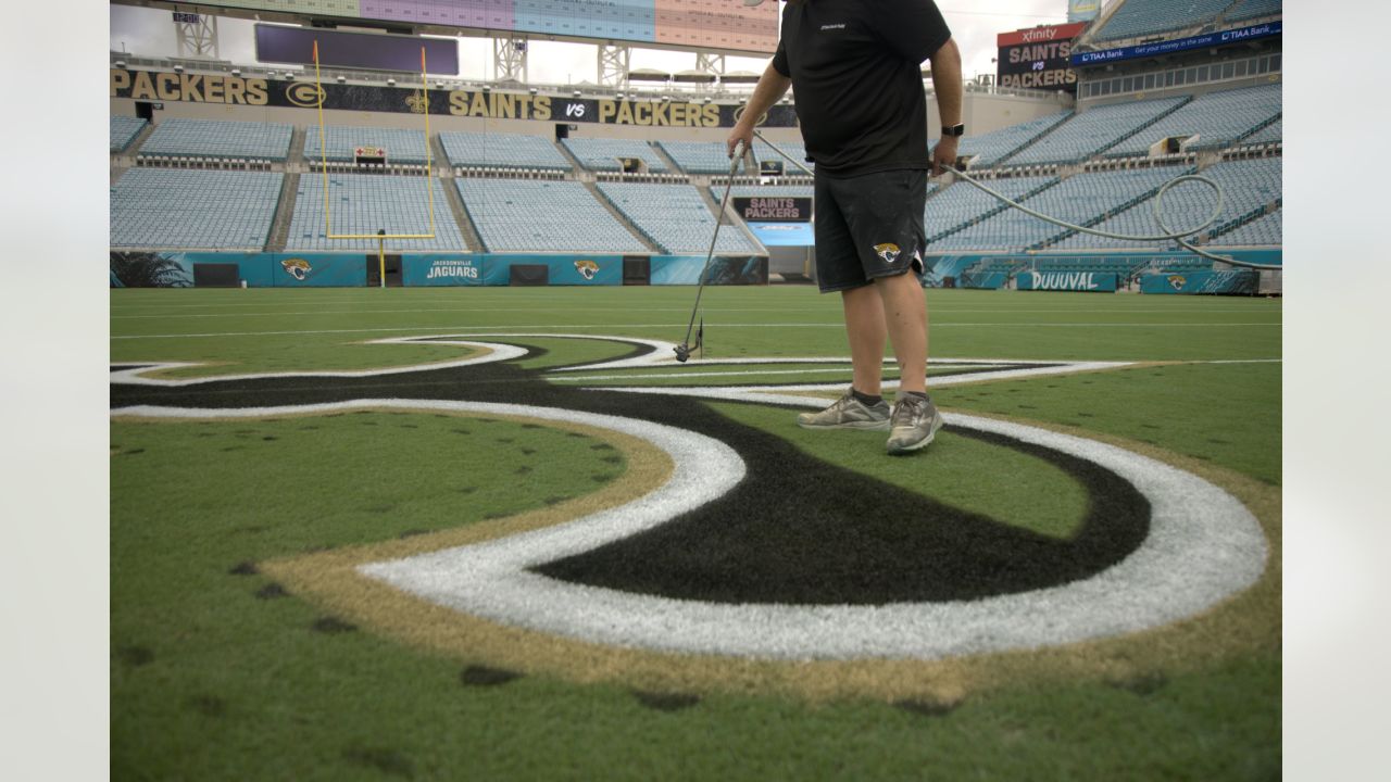 Photo: Packers vs Saints in the NFL opening game at TIAA Bank Field in  Jacksonville, Florida. - JAP20210912018 