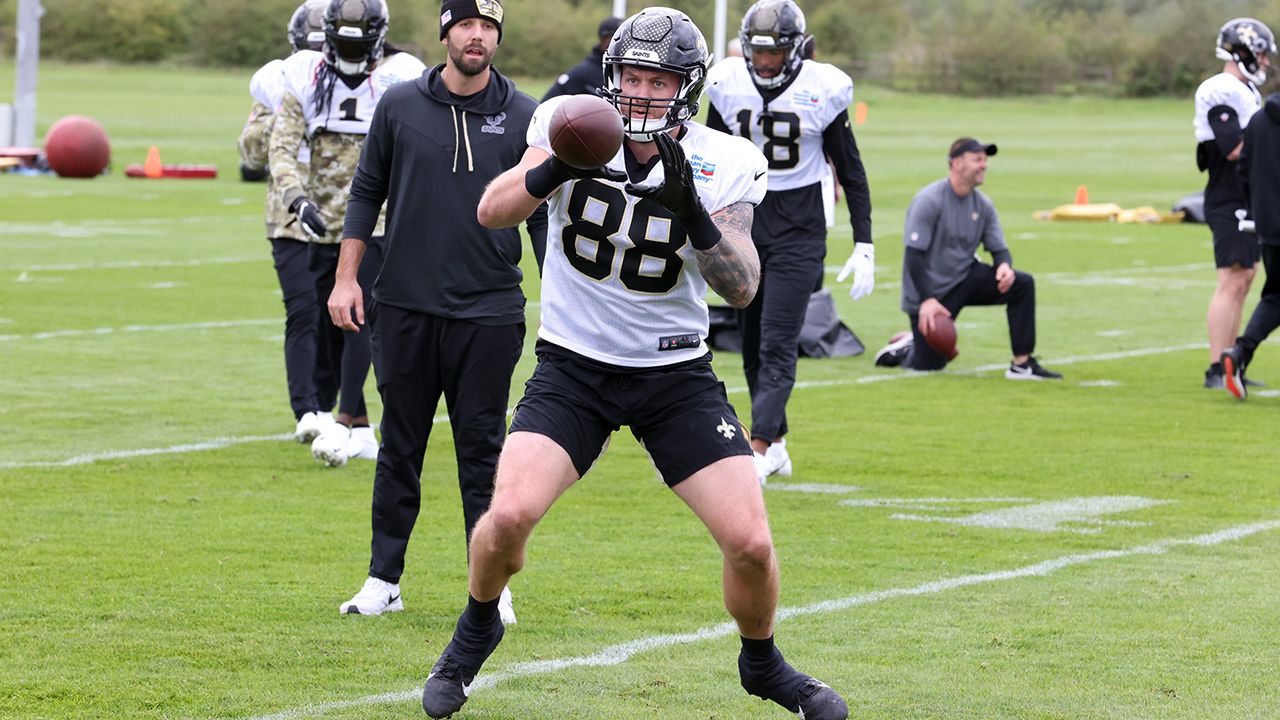 Photos: Saints black helmet tours Buckingham Palace