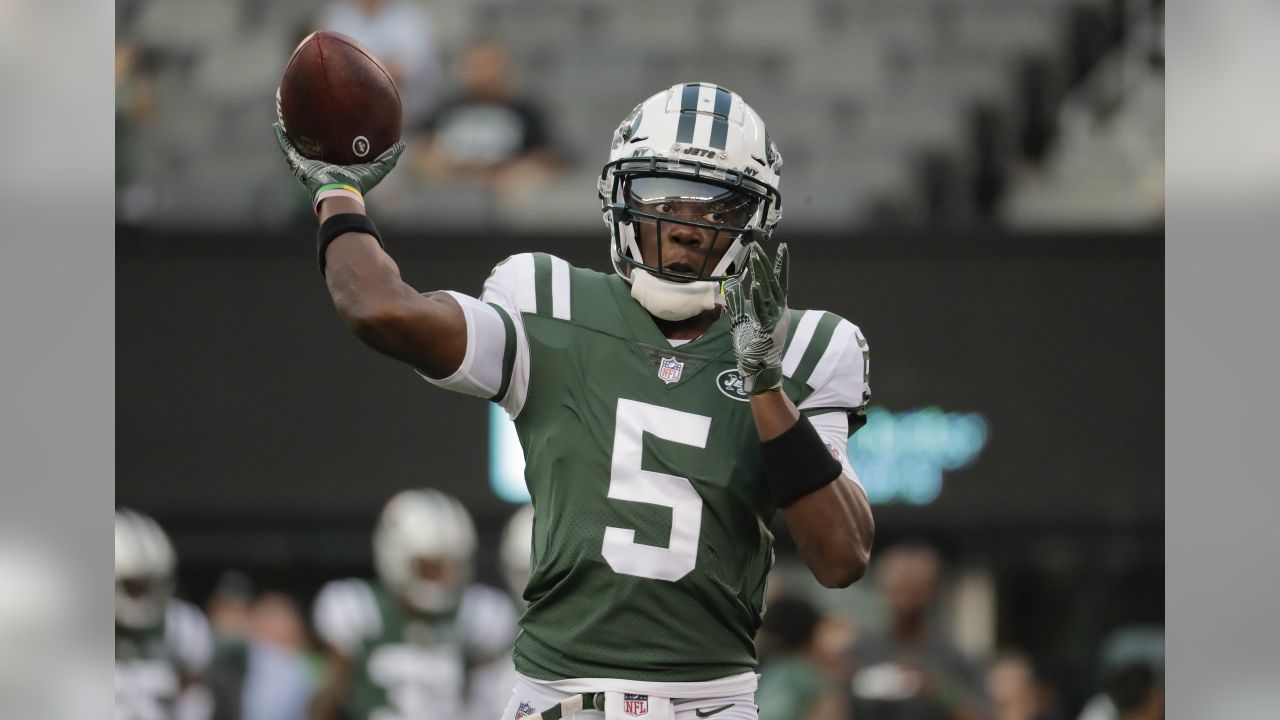 Minnesota Vikings' Teddy Bridgewater warms up before an NFL