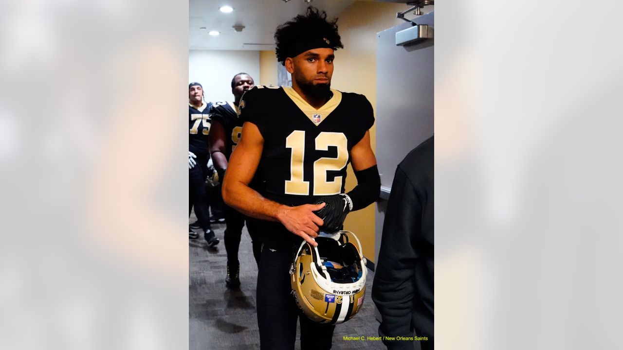 New Orleans, Louisiana, USA. 18th Dec, 2022. New Orleans Saints tight end  Juwan Johnson warms up before playing against the Atlanta Falcons in an NFL  game in New Orleans, Louisiana USA on