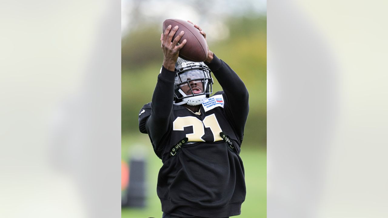 Photos: Saints practice in London, debut black helmets