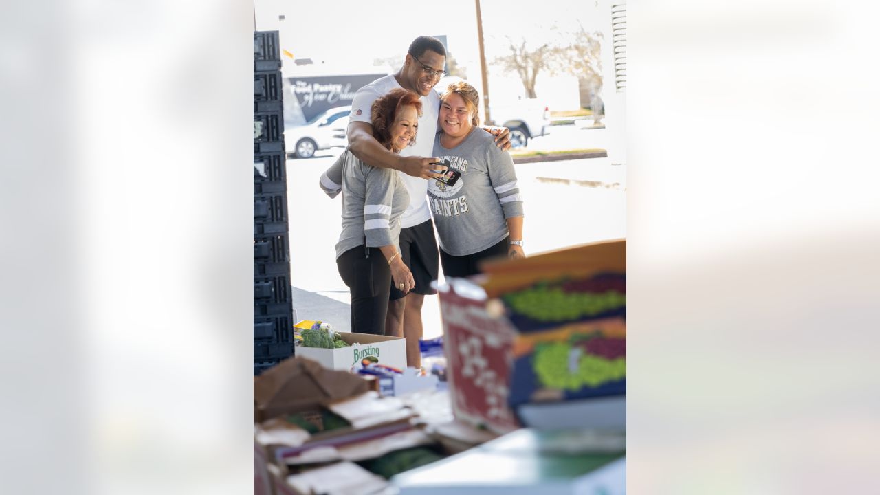 WATCH: A Wholesome Video of Tyrann Mathieu Handing Out Turkeys for  Thanksgiving - EssentiallySports