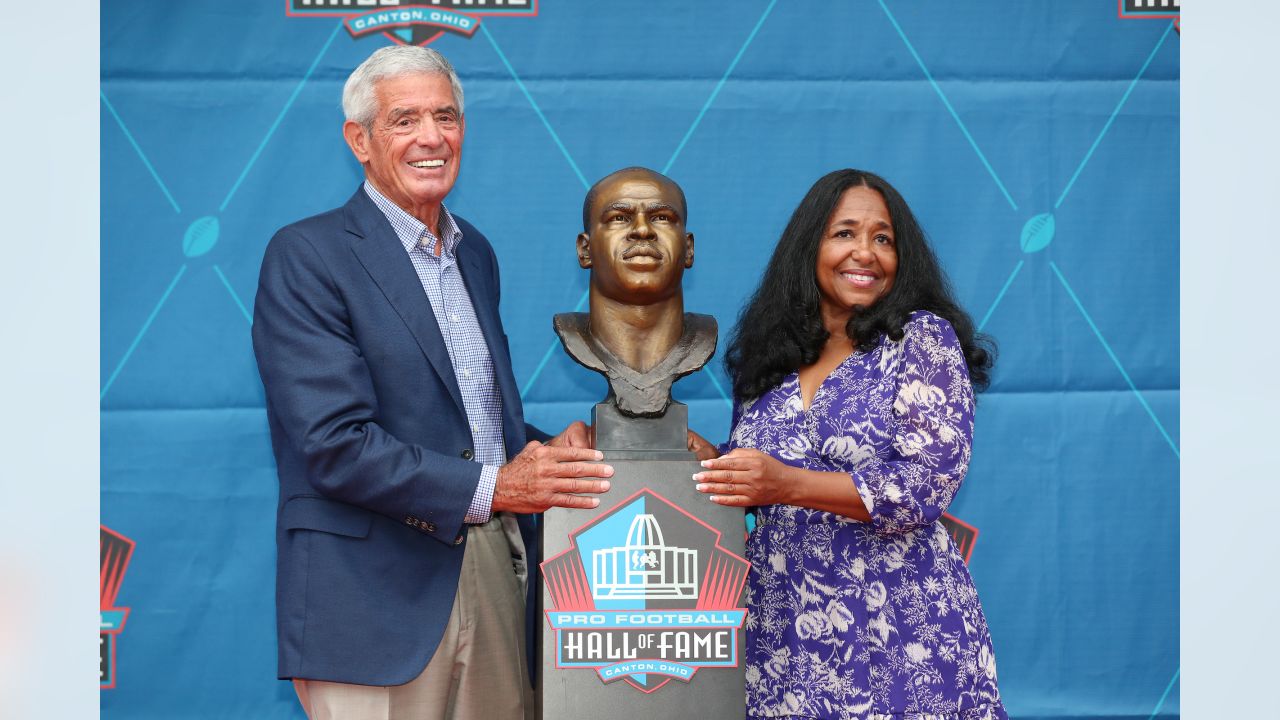 Pro Football Hall of Fame inducts new members in 2022 class ceremony 