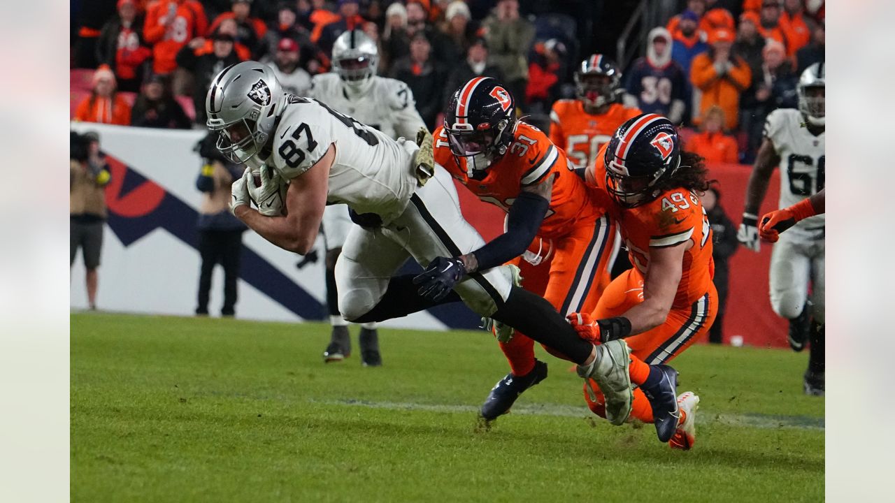 Raiders sign fourth-round pick tight end Foster Moreau