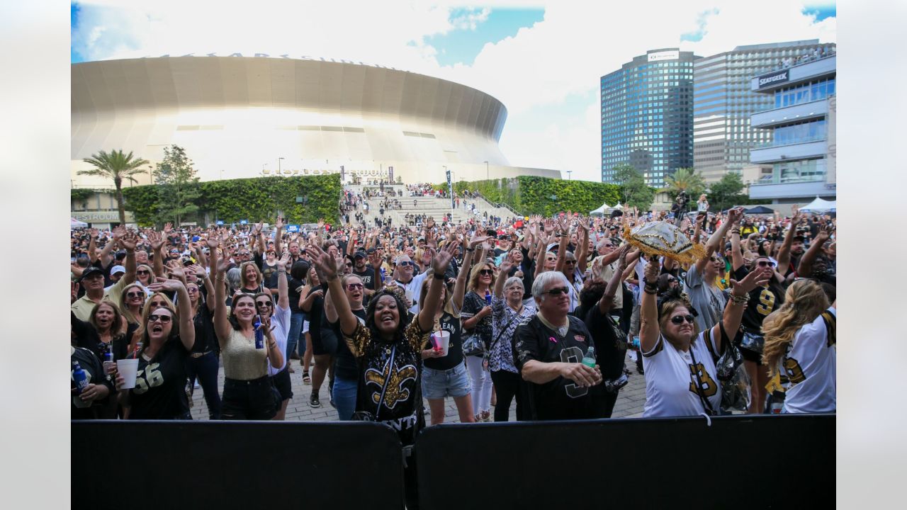 Saints fans filled Champions Square ahead of game against Chargers