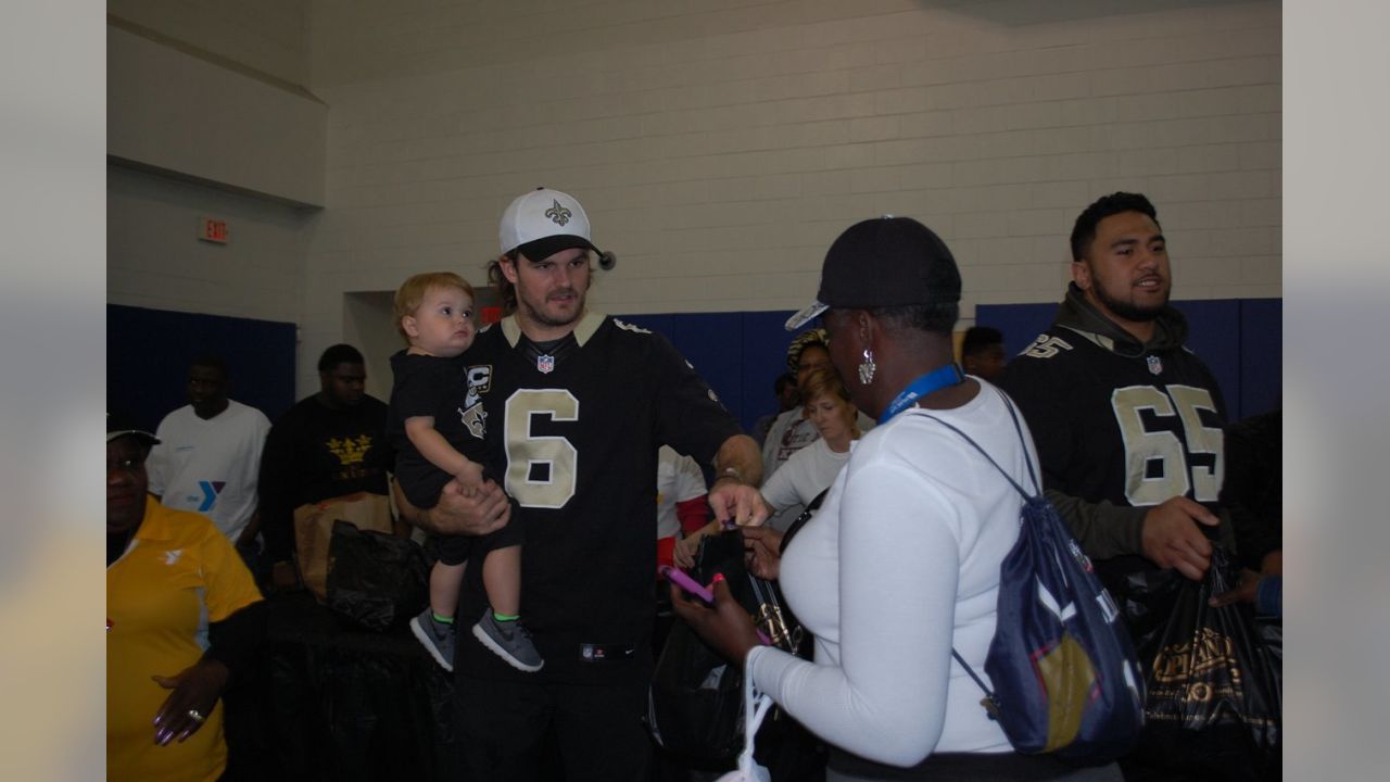 Photos: Saints players host 2022 Thanksgiving turkey giveaway at Dryades  YMCA