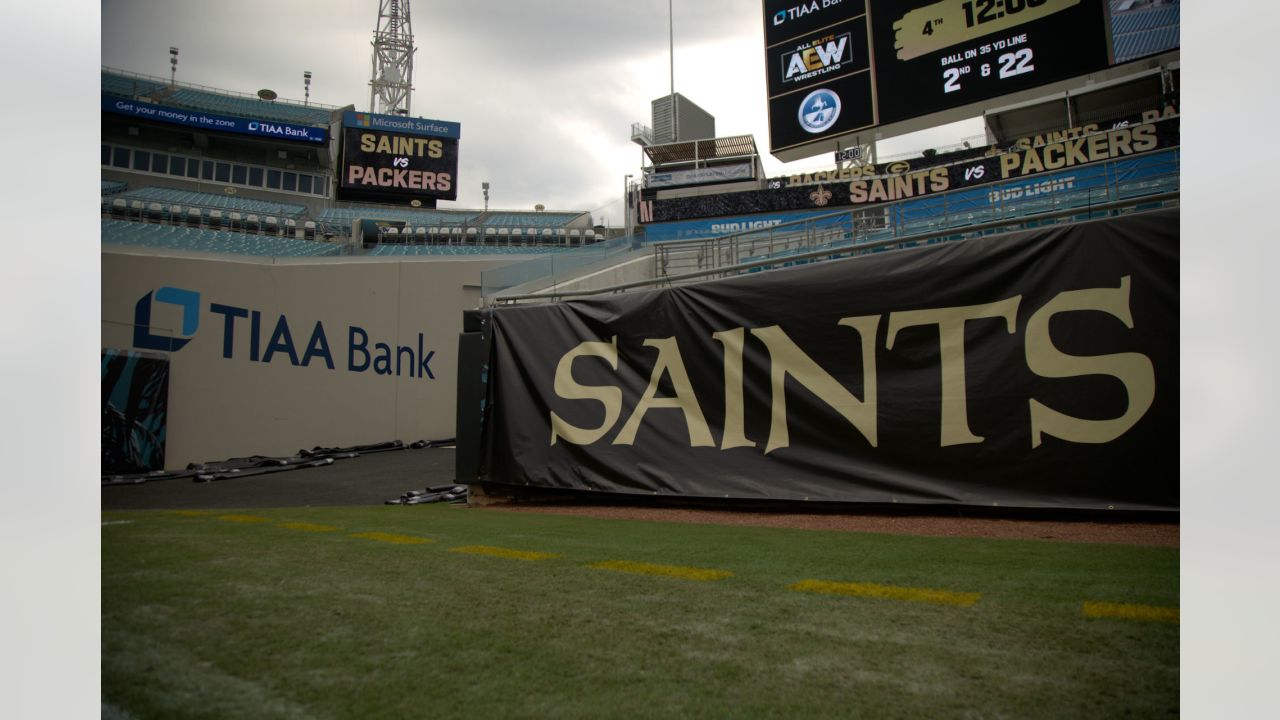 Photo: Packers vs Saints in the NFL opening game at TIAA Bank Field in  Jacksonville, Florida. - JAP20210912002 