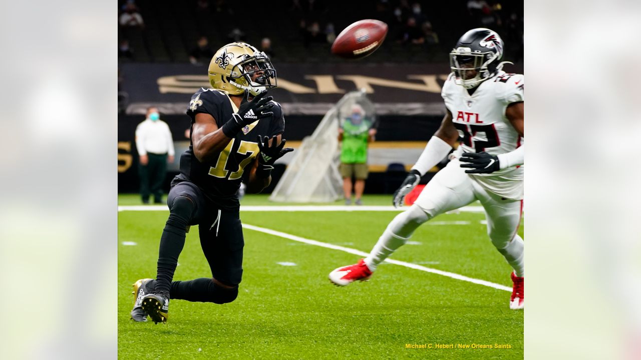 New Orleans Saints vs. Atlanta Falcons . NFL Game. American Football League  match. Silhouette of professional player celebrate touch down. Screen in b  Stock Photo - Alamy