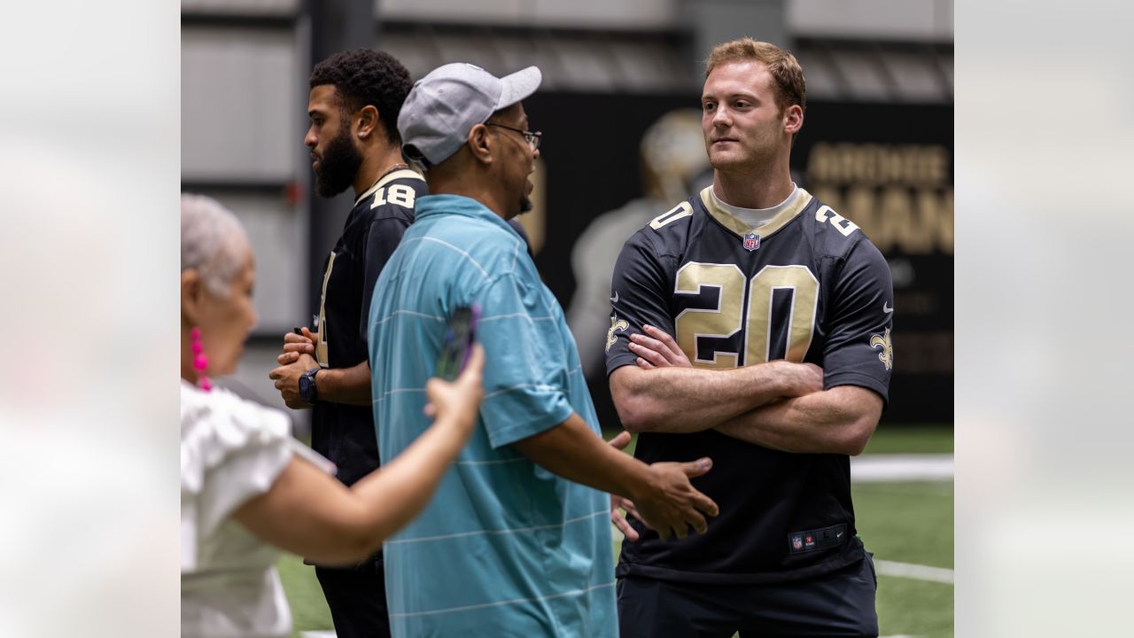 Photos: Saints players visit Ochsner patients in November