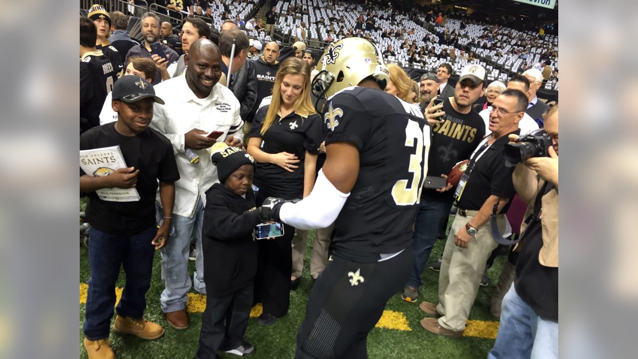 Saints Superfan With Chronic Liver Disease Gets Ultimate 'Who Dat' Surprise  - ABC News