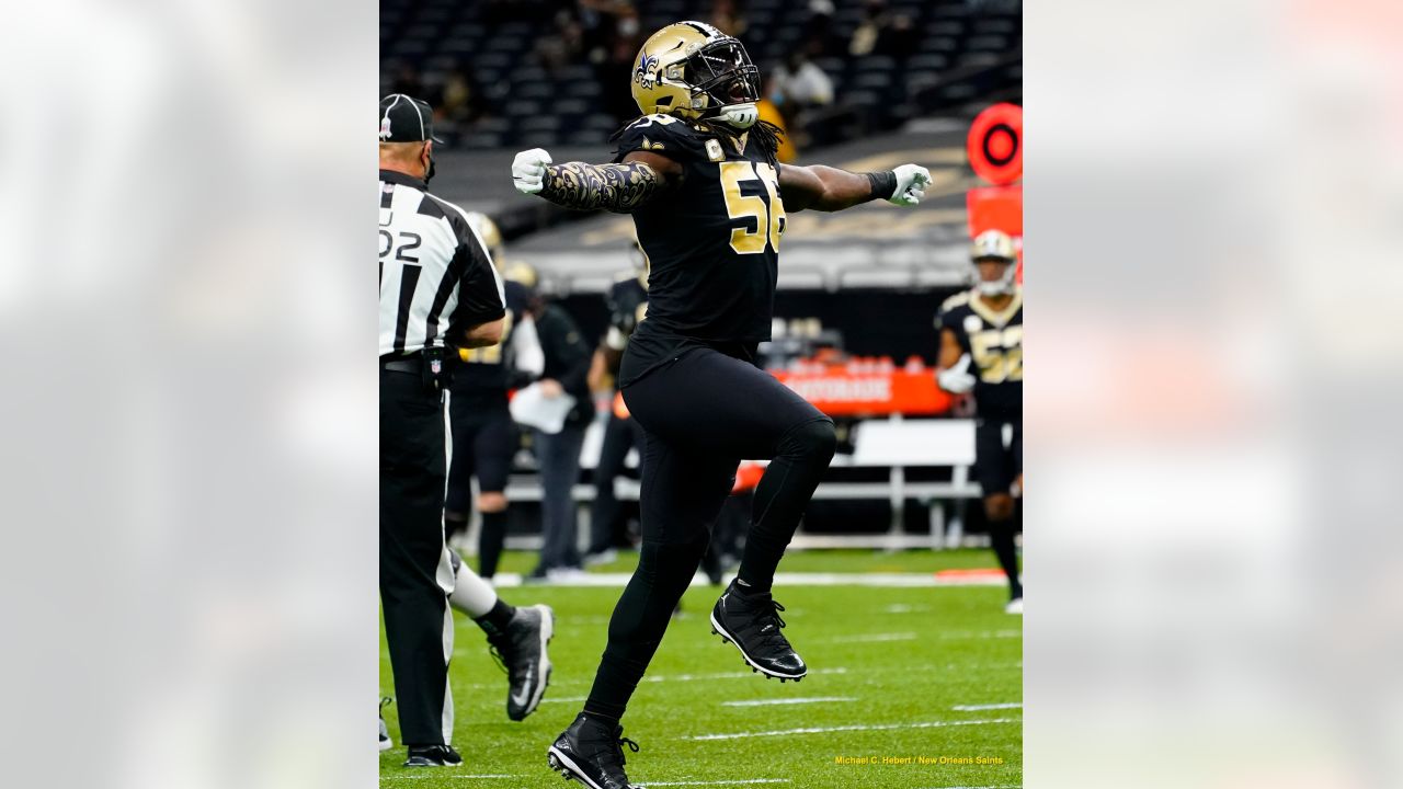 Demario Davis of the New Orleans Saints warms up prior to the game News  Photo - Getty Images