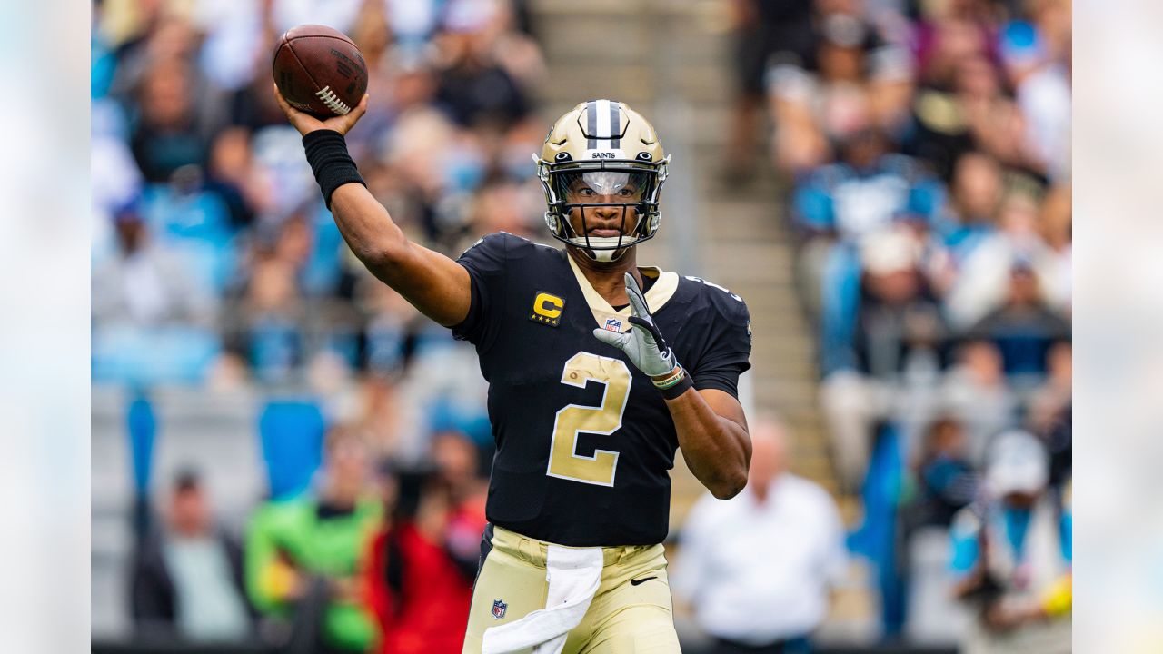 New Orleans, USA. 08th Jan, 2023. Carolina Panthers linebacker Frankie Luvu  (49) tackles New Orleans Saints running back Eno Benjamin (31) during a  National Football League contest at Caesars Superdome in New