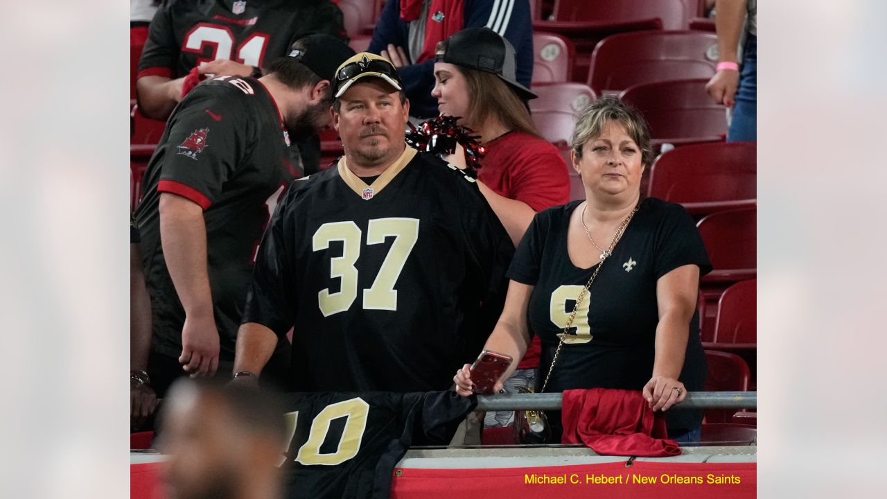 Photos: Saints vs Buccaneers Week 13 2022: Best of Fans