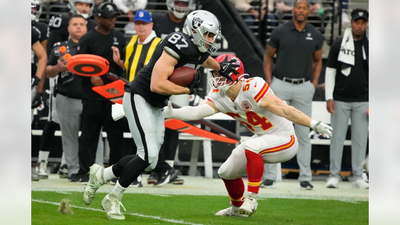 Raiders TE Foster Moreau named most underrated player on roster