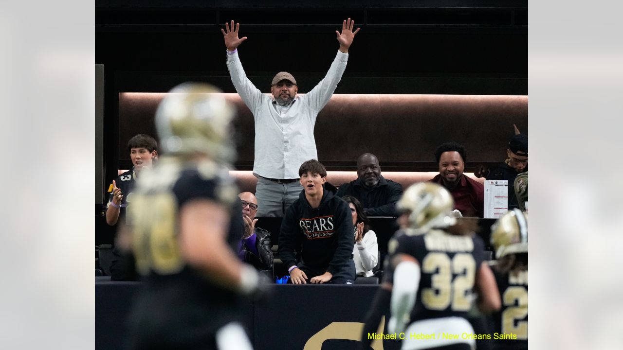 Photos: Saints Sideline Guests and Fans