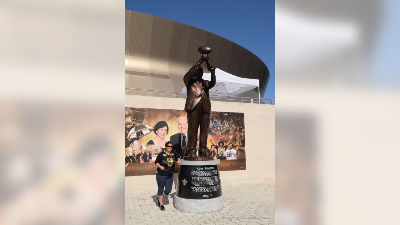 Saints unveil statue of Tom Benson at Superdome