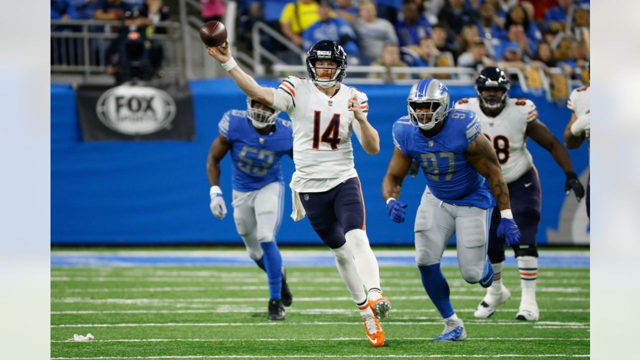 New Orleans Saints quarterback Andy Dalton (14) warms up an NFL football  game against the Cincinnati Bengals, Sunday, Oct. 16, 2022, in New Orleans.  (AP Photo/Tyler Kaufman Stock Photo - Alamy