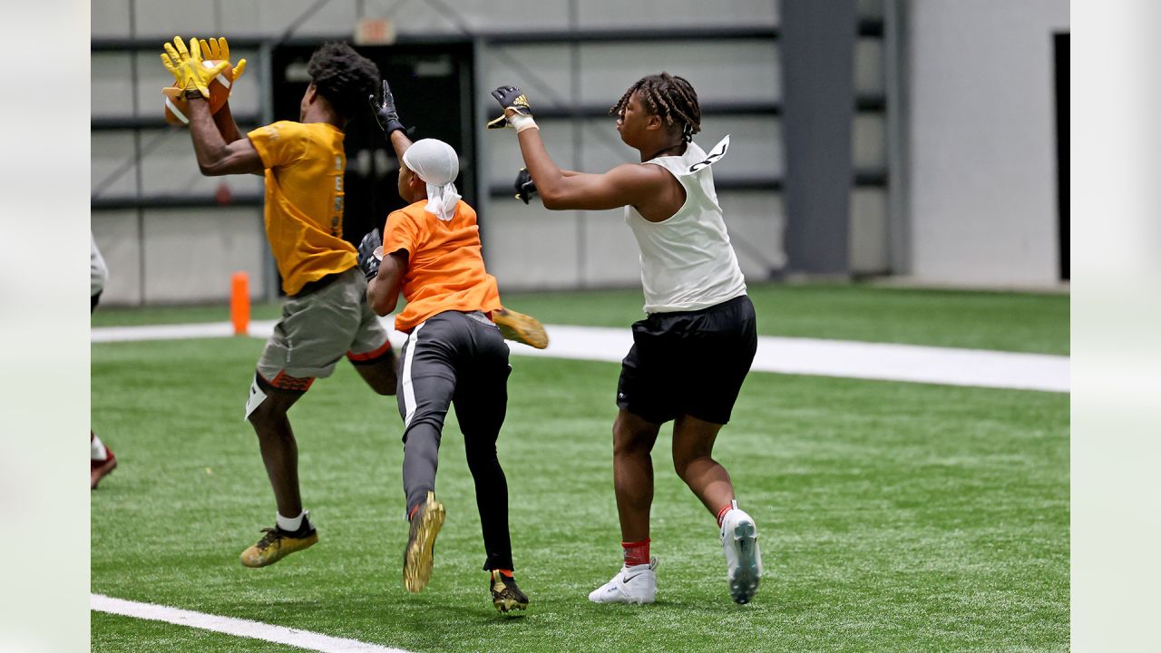 Demario Davis' Devoted Dreamers Academy Continues to Soar - Sports  Illustrated New Orleans Saints News, Analysis and More