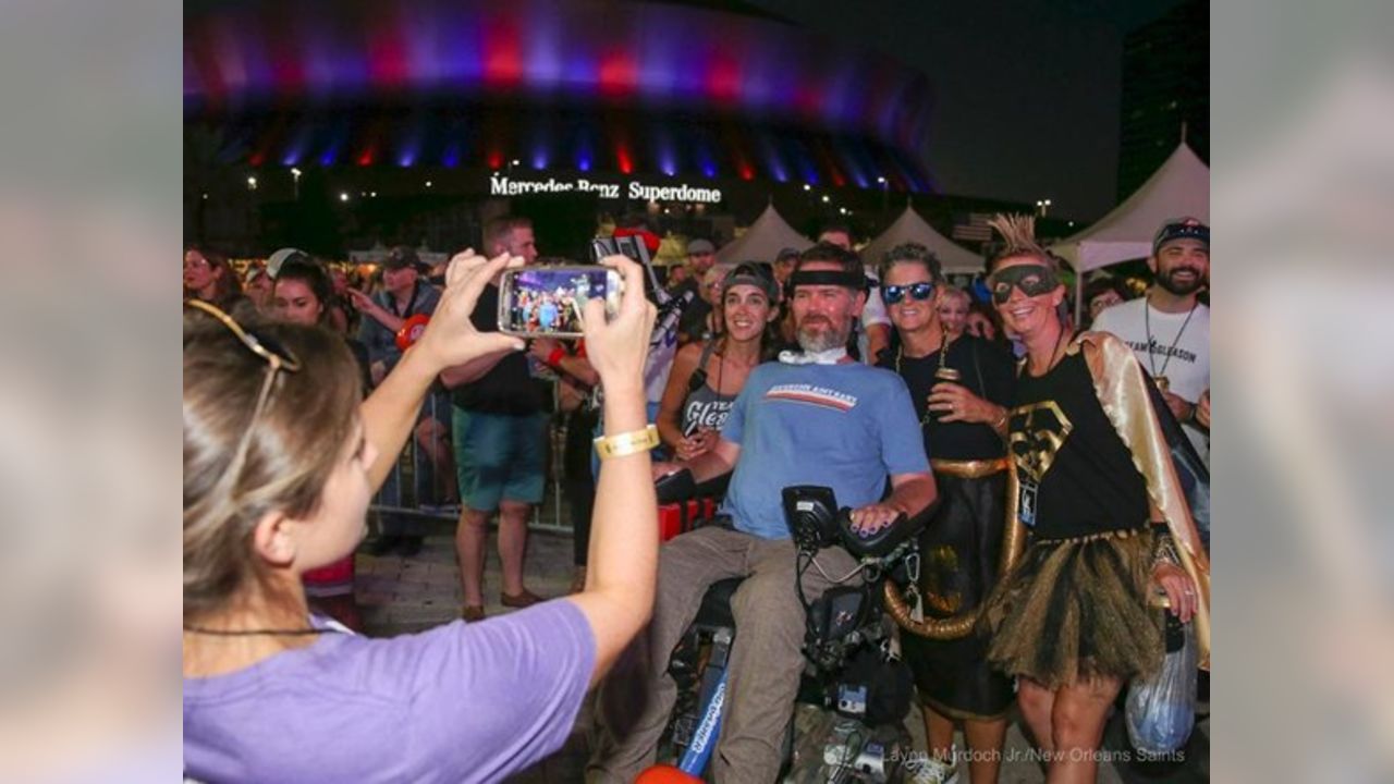 New Orleans Saints - Drew Brees and Team Gleason #NationalHugDay