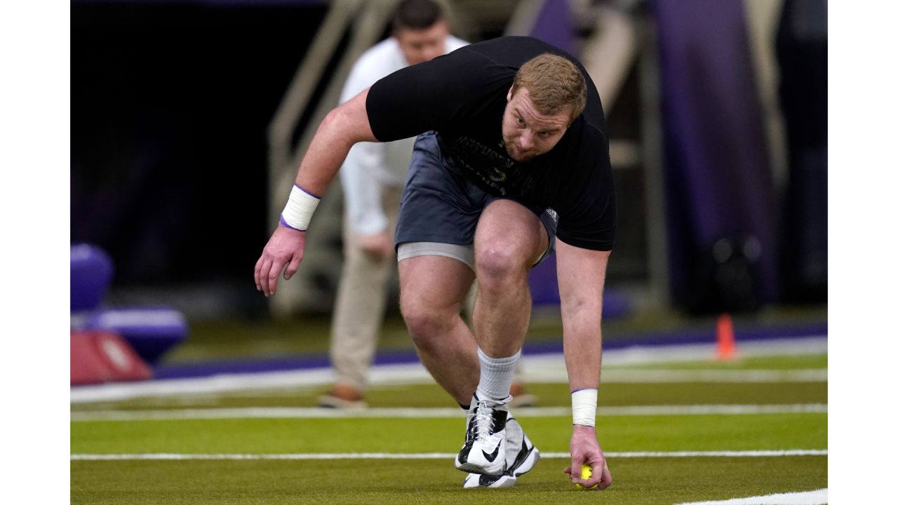 Photos: North Iowan Trevor Penning going through first NFL training camp  with Saints, Local Sports