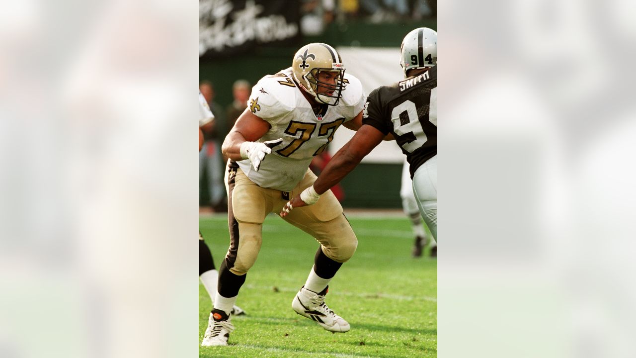 The Gridiron Uniform Database: Willie Roaf, Hall of Famer