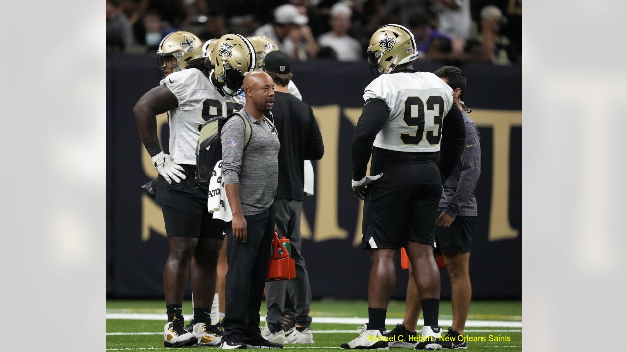 101 Saints Offensive Formation Stock Photos, High-Res Pictures