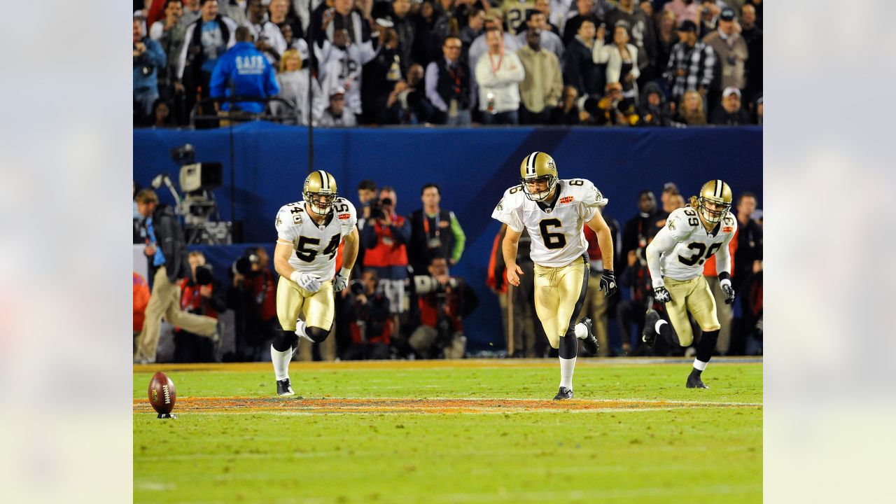 New Orleans Saints kicker Thomas Morstead (6) kicks off in an NFL